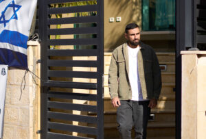 Israeli hostage released from 2 years of captivity in Gaza struggles to ...