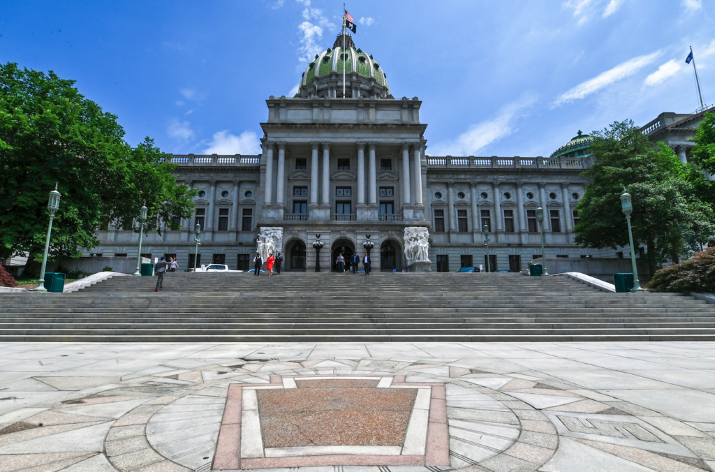 VALLEY GRAPEVINE - Mon Valley Independent