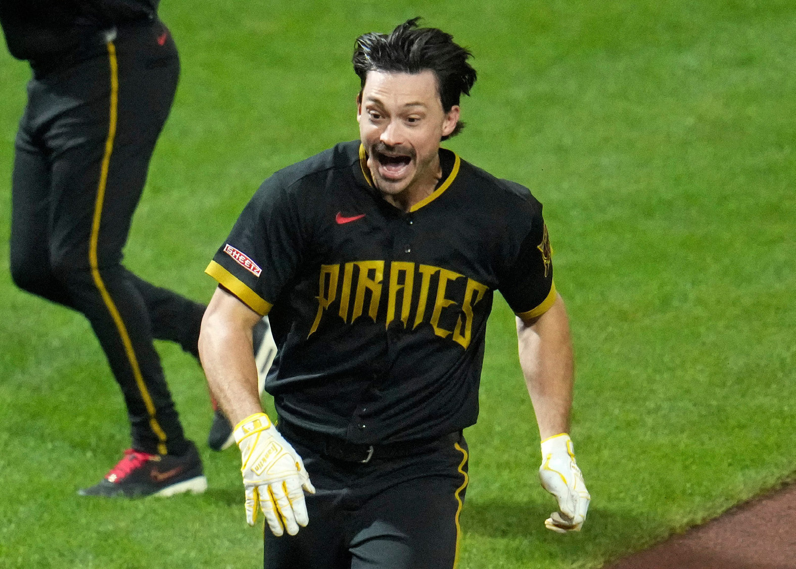 Reynolds smashes walk-off homer to beat Twins