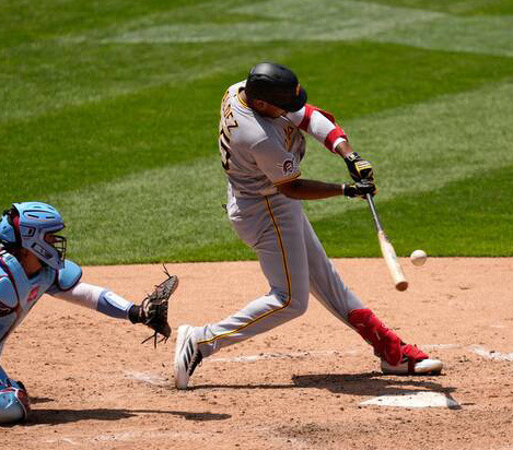 Valdez, offense heat up as Pirates salvage split in Philly